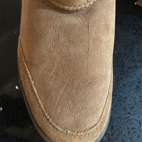 UGG Boots - Picture 7 of 9